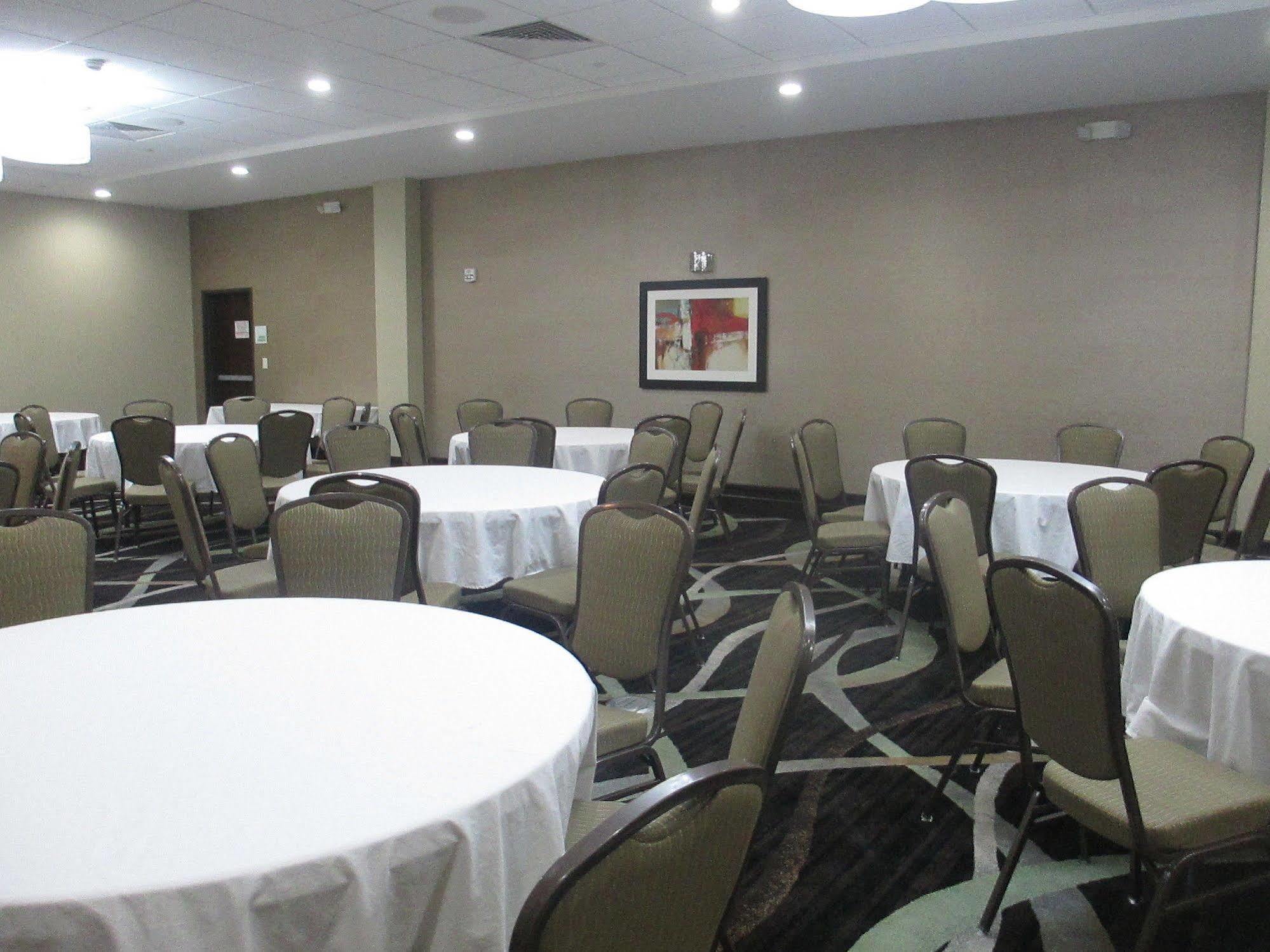 Holiday Inn Salina By Ihg Exterior foto